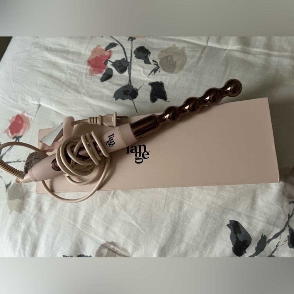 Le Perle curling wand blush